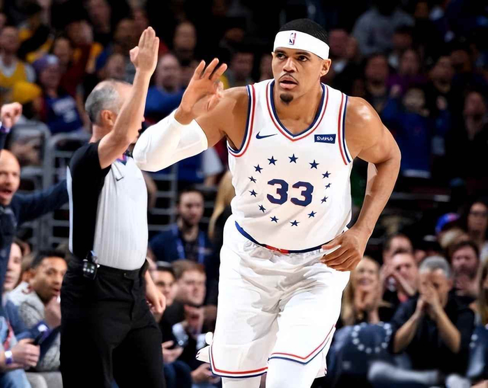 开云网站布莱顿签下土耳其左后卫卡迪奥卢